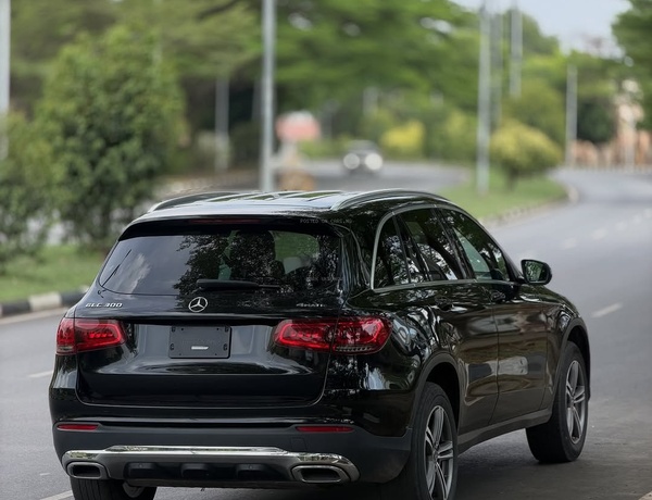 GLC300 Foreign Used  Sharp Body, Smooth Engine, For Sale in Abuja