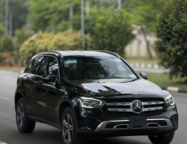 GLC300 Foreign Used  Sharp Body, Smooth Engine, For Sale in Abuja