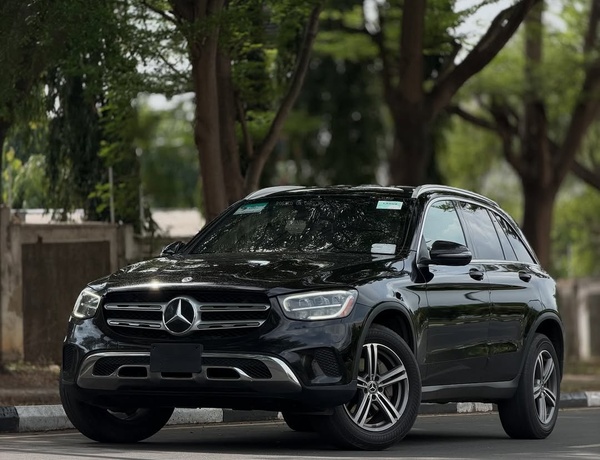 GLC300 Foreign Used  Sharp Body, Smooth Engine, For Sale in Abuja