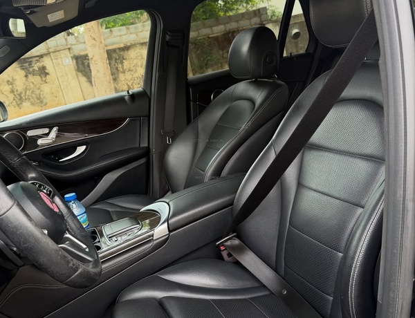 GLC300 Foreign Used  Sharp Body, Smooth Engine, For Sale in Abuja