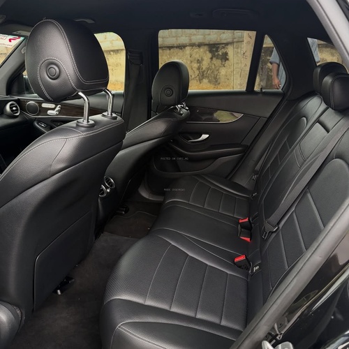 GLC300 Foreign Used  Sharp Body, Smooth Engine, For Sale in Abuja