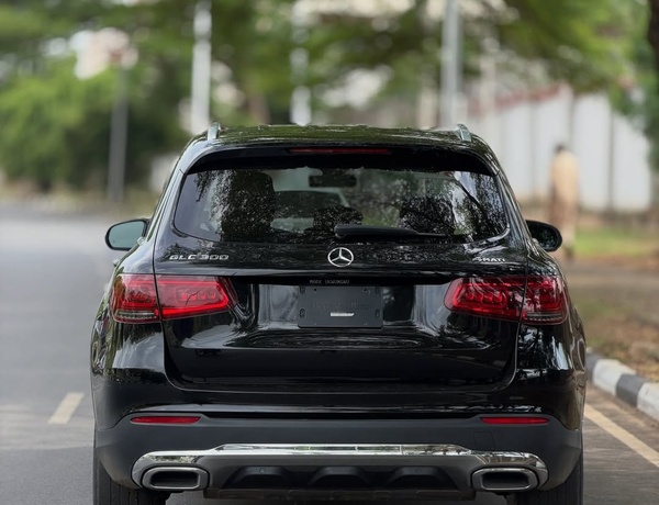 GLC300 Foreign Used  Sharp Body, Smooth Engine, For Sale in Abuja