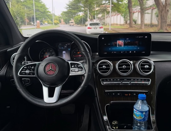 GLC300 Foreign Used  Sharp Body, Smooth Engine, For Sale in Abuja