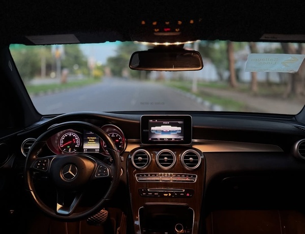 2019 MERCEDES-BENZ GLC300 – FOREIGN USED | EXECUTIVE LUXURY SUV