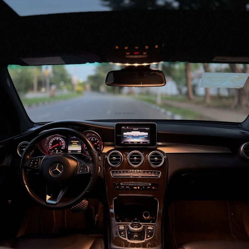 2019 MERCEDES-BENZ GLC300 – FOREIGN USED | EXECUTIVE LUXURY SUV image