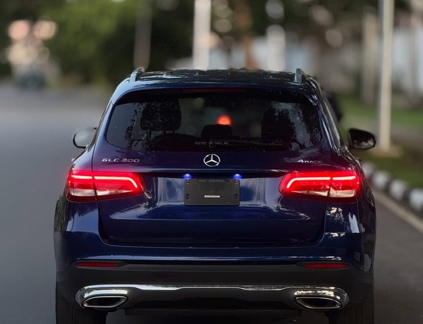 2019 MERCEDES-BENZ GLC300 – FOREIGN USED | EXECUTIVE LUXURY SUV