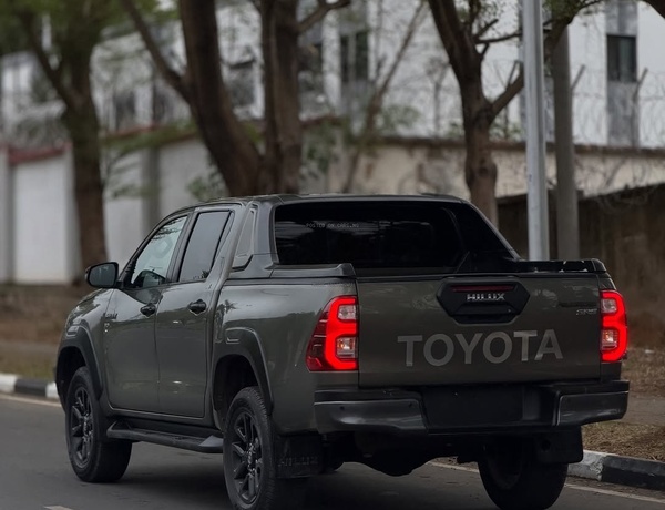 🔥 Hilux Adventure FOREIGN USED 2021 – Strong Suspension & Clean