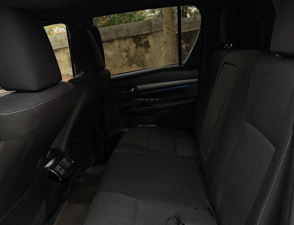 🔥 Hilux Adventure FOREIGN USED 2021 – Strong Suspension & Clean