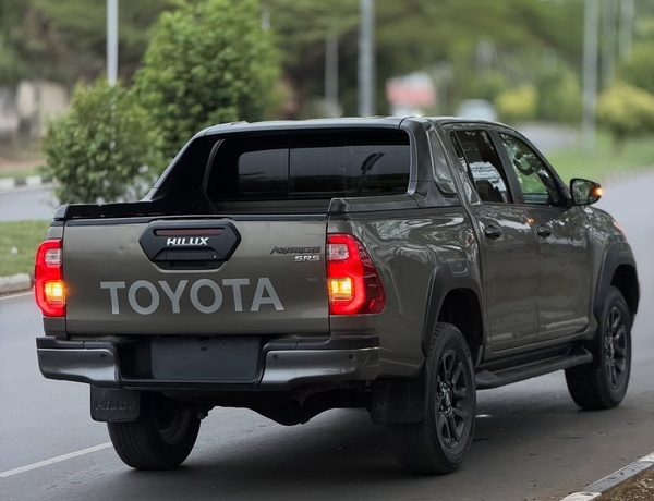 🔥 Hilux Adventure FOREIGN USED 2021 – Strong Suspension & Clean