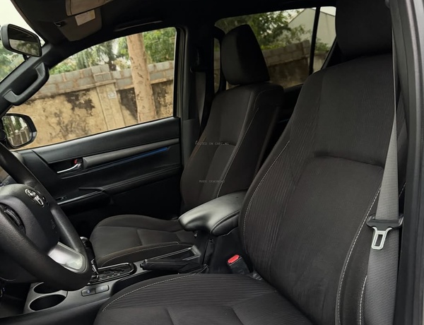 🔥 Hilux Adventure FOREIGN USED 2021 – Strong Suspension & Clean