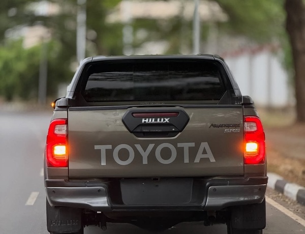 🔥 Hilux Adventure FOREIGN USED 2021 – Strong Suspension & Clean