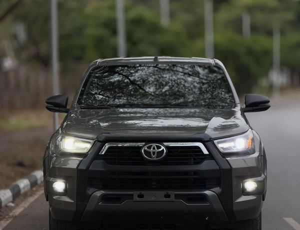 🔥 Hilux Adventure FOREIGN USED 2021 – Strong Suspension & Clean