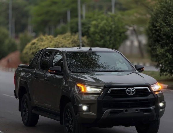 🔥 Hilux Adventure FOREIGN USED 2021 – Strong Suspension & Clean