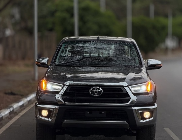 TOYOTA HILUX SR5 2026 4WD FOR SALE – FOREIGN USED, FIRST BODY