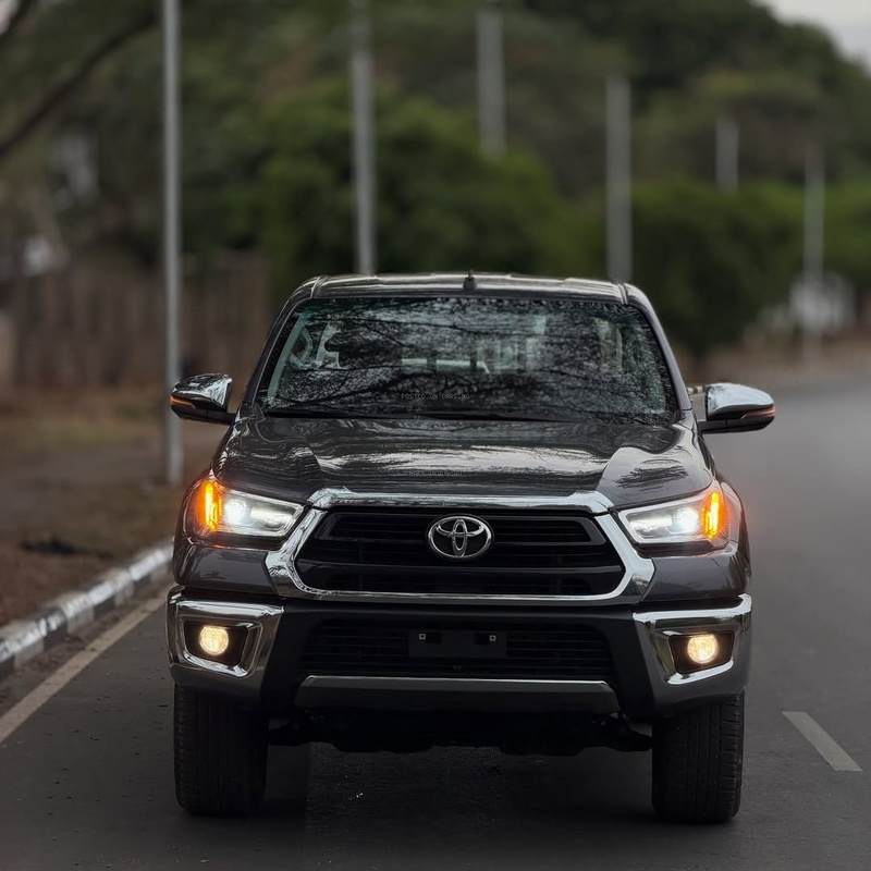 TOYOTA HILUX SR5 2026 4WD FOR SALE – FOREIGN USED, FIRST BODY image