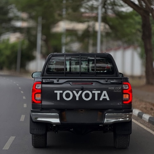 TOYOTA HILUX SR5 2026 4WD FOR SALE – FOREIGN USED, FIRST BODY