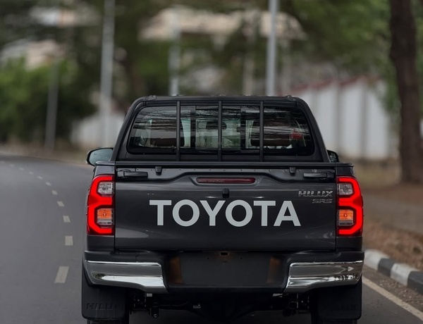 TOYOTA HILUX SR5 2026 4WD FOR SALE – FOREIGN USED, FIRST BODY