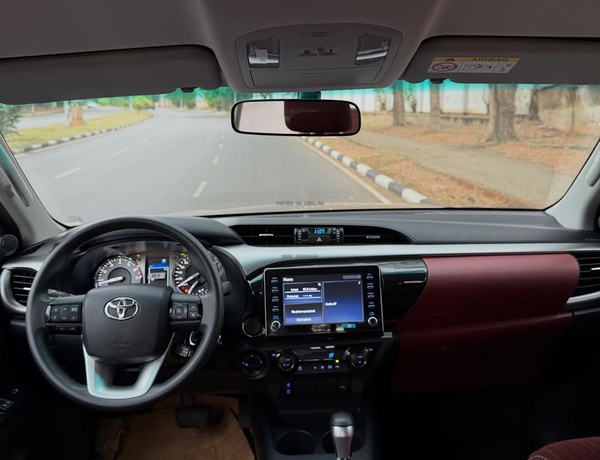 TOYOTA HILUX SR5 2026 4WD FOR SALE – FOREIGN USED, FIRST BODY