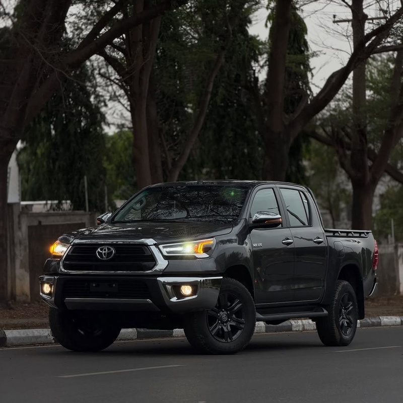 TOYOTA HILUX SR5 2026 4WD FOR SALE – FOREIGN USED, FIRST BODY image