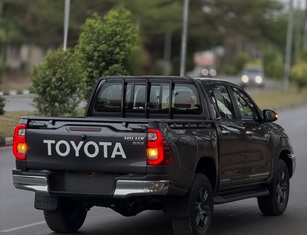 TOYOTA HILUX SR5 2026 4WD FOR SALE – FOREIGN USED, FIRST BODY