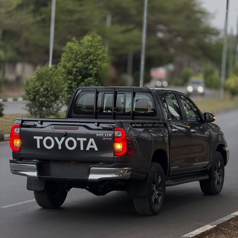 TOYOTA HILUX SR5 2026 4WD FOR SALE – FOREIGN USED, FIRST BODY image