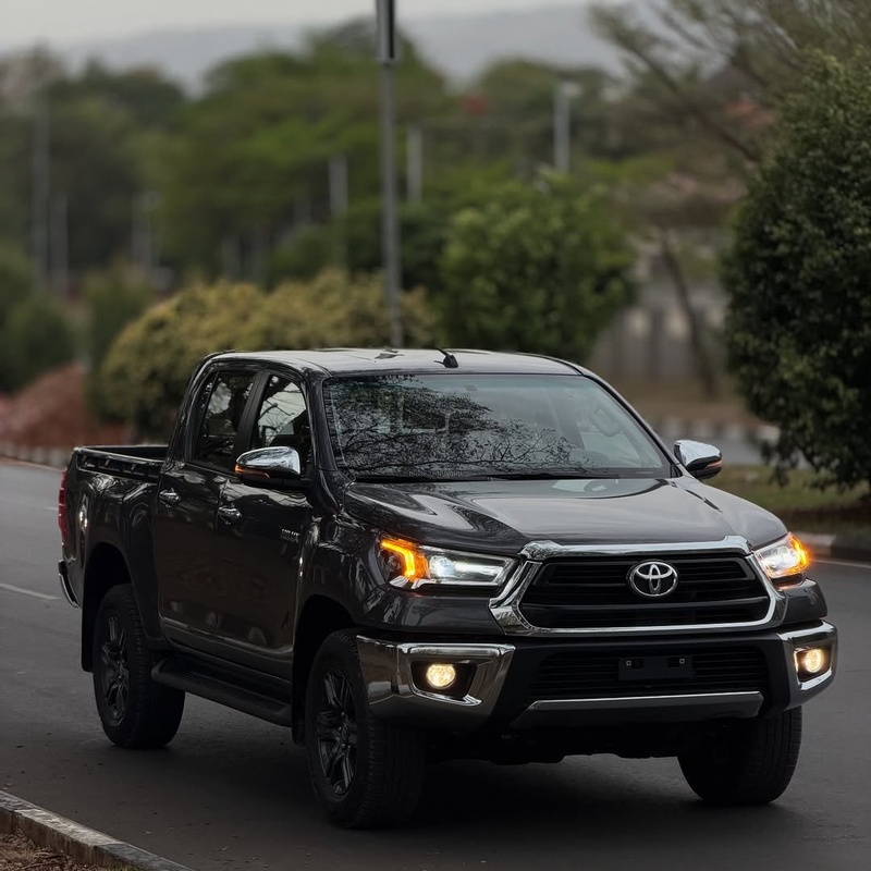 TOYOTA HILUX SR5 2026 4WD FOR SALE – FOREIGN USED, FIRST BODY image