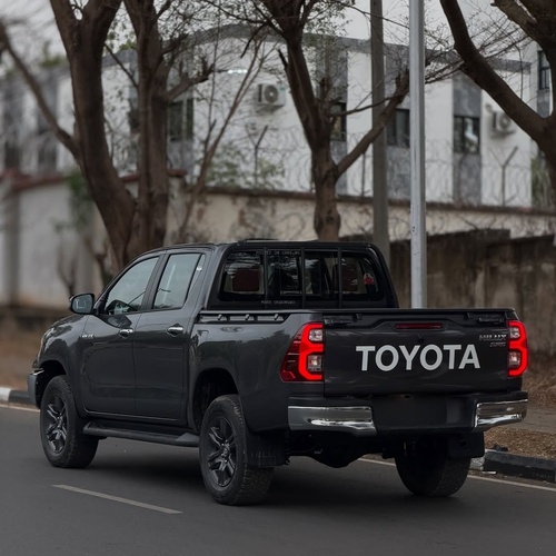 TOYOTA HILUX SR5 2026 4WD FOR SALE – FOREIGN USED, FIRST BODY