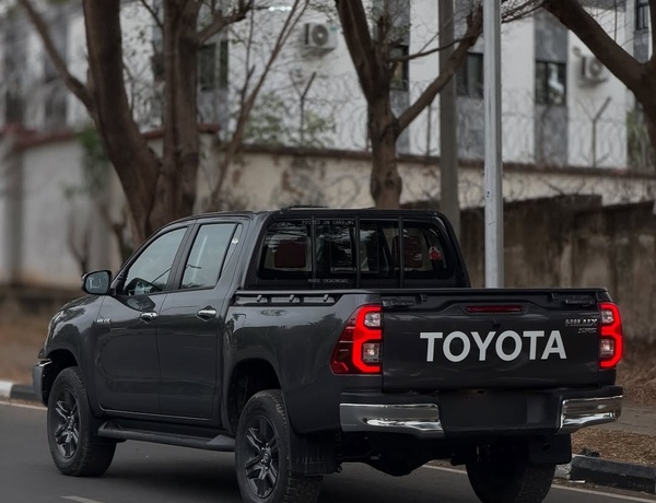 TOYOTA HILUX SR5 2026 4WD FOR SALE – FOREIGN USED, FIRST BODY