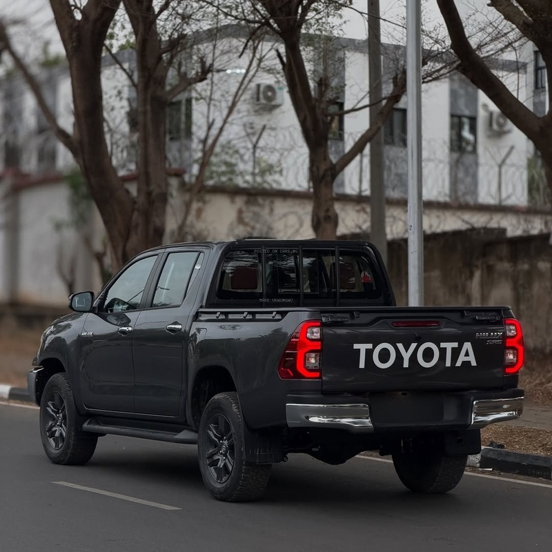 TOYOTA HILUX SR5 2026 4WD FOR SALE – FOREIGN USED, FIRST BODY image