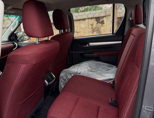 TOYOTA HILUX SR5 2026 4WD FOR SALE – FOREIGN USED, FIRST BODY