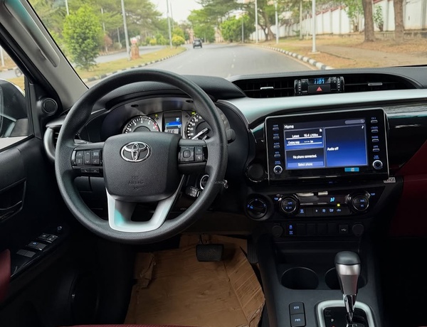 TOYOTA HILUX SR5 2026 4WD FOR SALE – FOREIGN USED, FIRST BODY