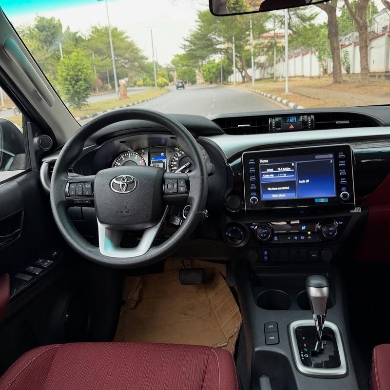 TOYOTA HILUX SR5 2026 4WD FOR SALE – FOREIGN USED, FIRST BODY image