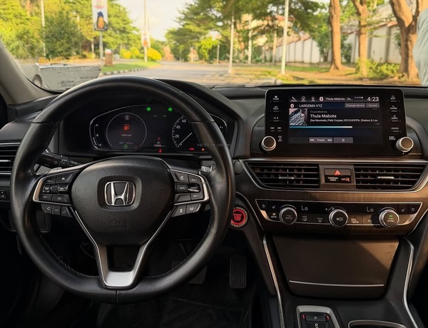 2018 HONDA ACCORD 2.0T TOURING – FOREIGN USED | TURBO SPORT LUXURY SEDAN