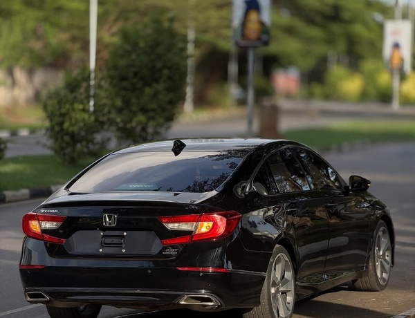 2018 HONDA ACCORD 2.0T TOURING – FOREIGN USED | TURBO SPORT LUXURY SEDAN