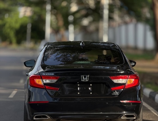 2018 HONDA ACCORD 2.0T TOURING – FOREIGN USED | TURBO SPORT LUXURY SEDAN