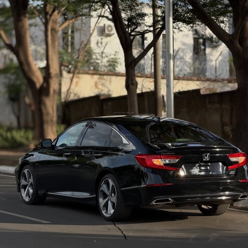 2018 HONDA ACCORD 2.0T TOURING – FOREIGN USED | TURBO SPORT LUXURY SEDAN
