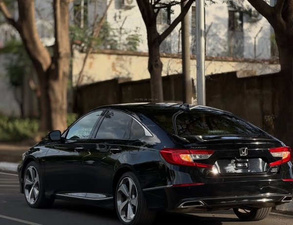 2018 HONDA ACCORD 2.0T TOURING – FOREIGN USED | TURBO SPORT LUXURY SEDAN