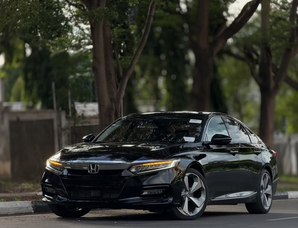 2018 HONDA ACCORD 2.0T TOURING – FOREIGN USED | TURBO SPORT LUXURY SEDAN