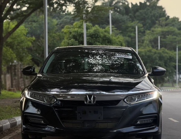 Honda Accord 2018 🔥 Reliable, Stylish & Smooth Drive