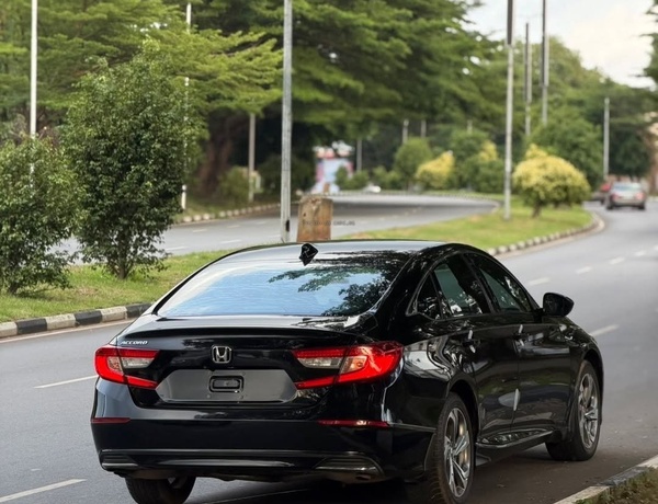 Honda Accord 2018 🔥 Reliable, Stylish & Smooth Drive