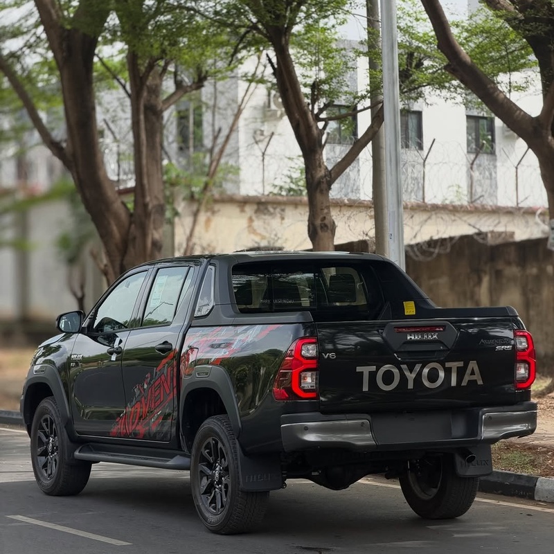 HOT DEAL: BRAND NEW HILUX ADVENTURE V6 2025 – 0KM, BUY TODAY image