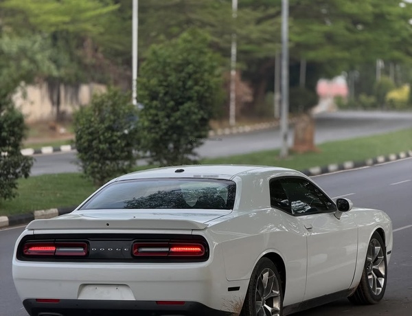 HOT DEAL: DODGE CHALLENGER 2022– CLEAN FOREIGN USED UNIT