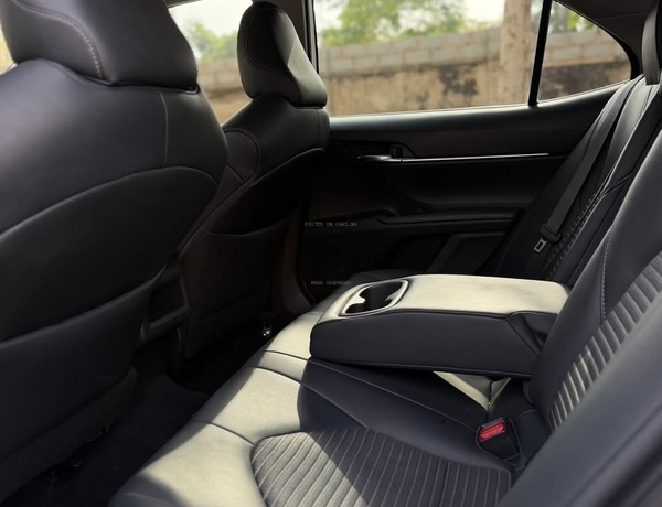 Foreign Used 2019 Toyota Camry SE for Sale In Abuja