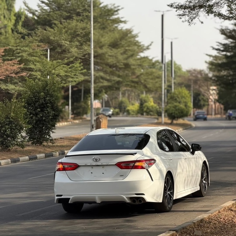 Foreign Used 2019 Toyota Camry SE for Sale In Abuja image