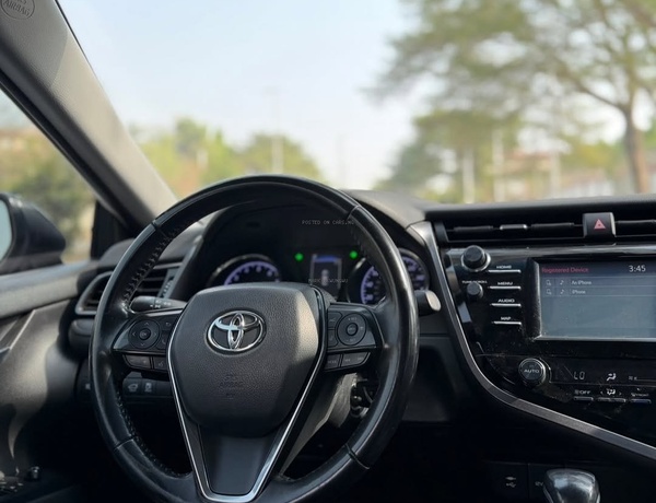 Foreign Used 2019 Toyota Camry SE for Sale In Abuja