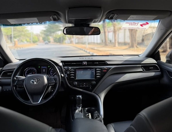 Foreign Used 2019 Toyota Camry SE for Sale In Abuja