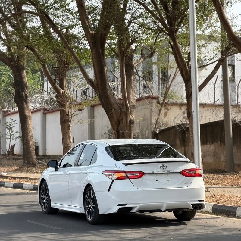 Foreign Used 2019 Toyota Camry SE for Sale In Abuja image