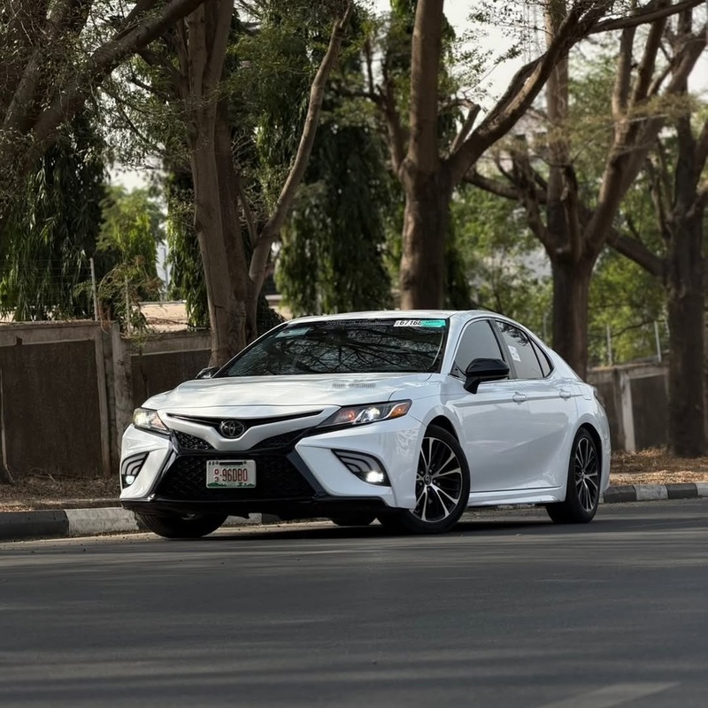 Foreign Used 2019 Toyota Camry SE for Sale In Abuja image