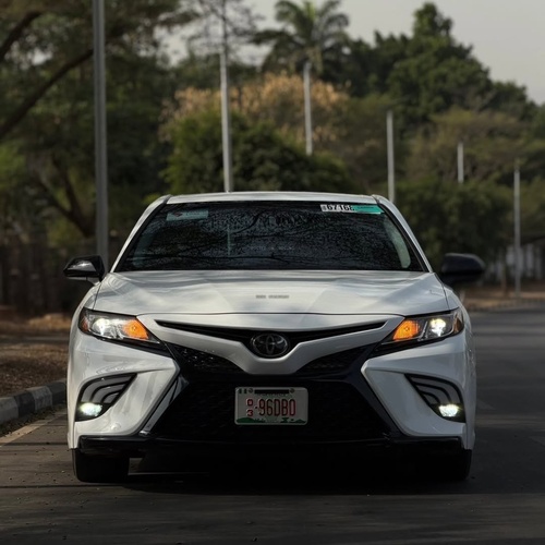 Foreign Used 2019 Toyota Camry SE for Sale In Abuja