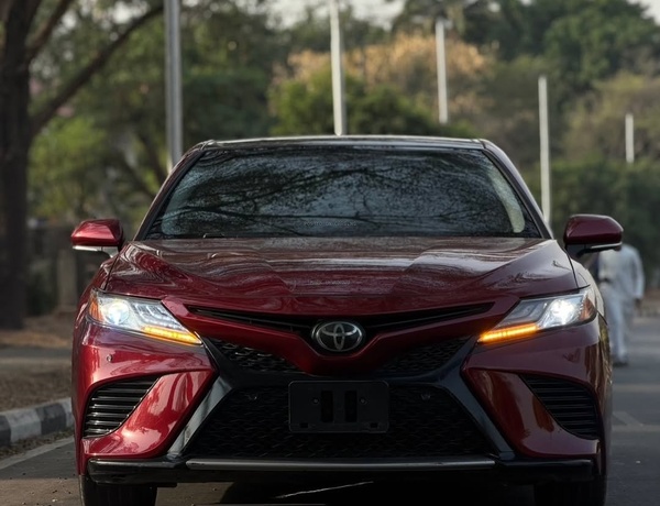 Foreign Used 2018 Toyota Camry XSE for Sale In Abuja